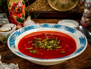 Борщ со сметаной и говядиной