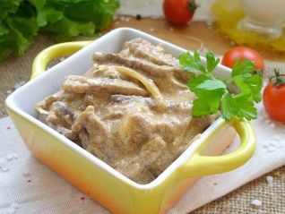 Печень говяжья по-строгоновски